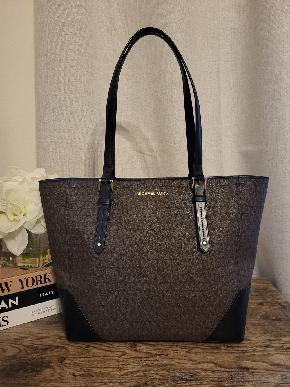 Michael Kors Signature Aria Large Tote Bag
